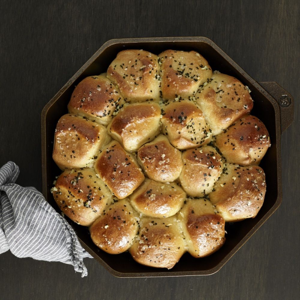 finex-skillet-12-dinner-rolls_1.jpeg